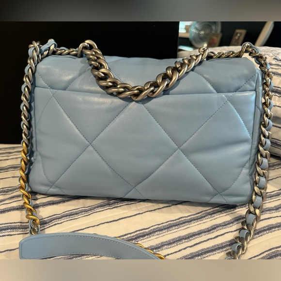 ❌ SOLD ❌ Chanel 19 Large ( 2021 )💲7️⃣0️⃣0️⃣0️⃣ - Picture 7 of 16